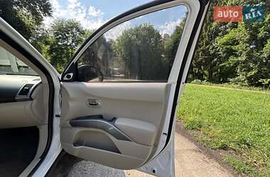 Позашляховик / Кросовер Mitsubishi Outlander XL 2008 в 