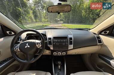 Позашляховик / Кросовер Mitsubishi Outlander XL 2008 в 