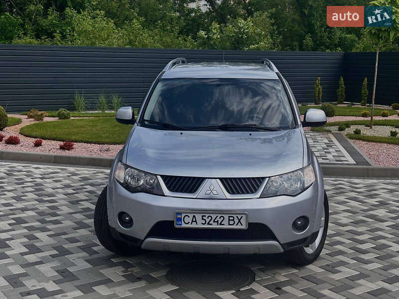 Внедорожник / Кроссовер Mitsubishi Outlander XL 2008 в Каневе