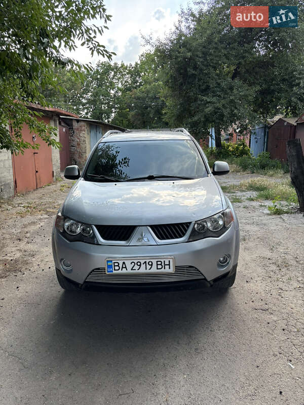 Внедорожник / Кроссовер Mitsubishi Outlander XL 2008 в Кропивницком