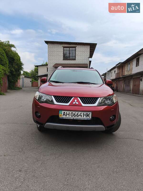 Внедорожник / Кроссовер Mitsubishi Outlander XL 2008 в Киеве