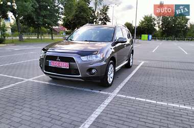 Внедорожник / Кроссовер Mitsubishi Outlander XL 2010 в 
