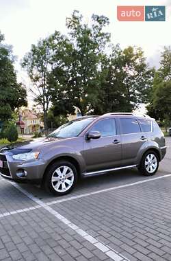 Внедорожник / Кроссовер Mitsubishi Outlander XL 2010 в 