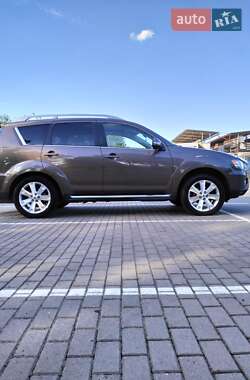 Внедорожник / Кроссовер Mitsubishi Outlander XL 2010 в 