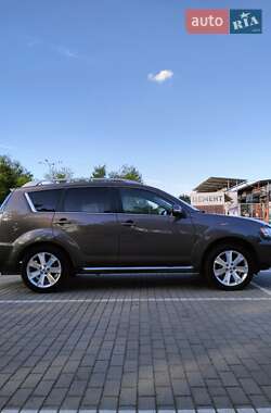 Внедорожник / Кроссовер Mitsubishi Outlander XL 2010 в 