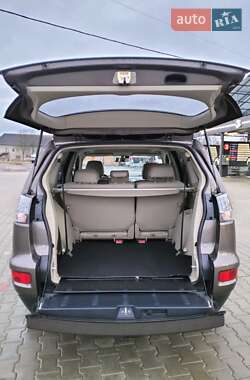 Внедорожник / Кроссовер Mitsubishi Outlander XL 2010 в 