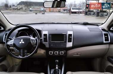 Внедорожник / Кроссовер Mitsubishi Outlander XL 2010 в 