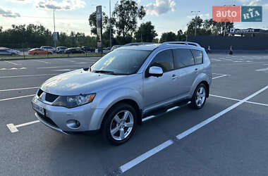 Позашляховик / Кросовер Mitsubishi Outlander XL 2008 в Києві