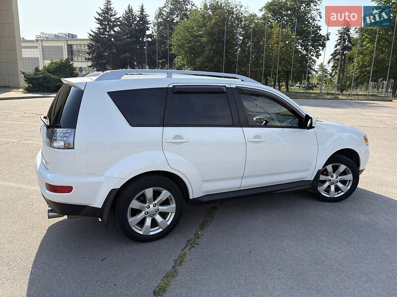 Позашляховик / Кросовер Mitsubishi Outlander XL 2010 в Запоріжжі
