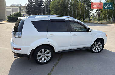 Внедорожник / Кроссовер Mitsubishi Outlander XL 2010 в 
