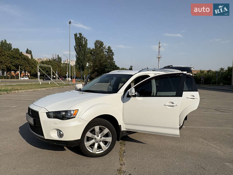 Позашляховик / Кросовер Mitsubishi Outlander XL 2010 в Запоріжжі