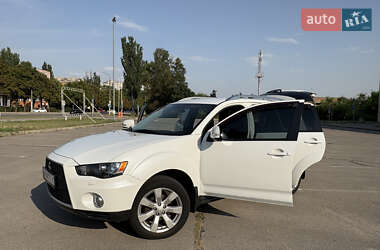 Внедорожник / Кроссовер Mitsubishi Outlander XL 2010 в 