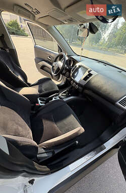 Внедорожник / Кроссовер Mitsubishi Outlander XL 2010 в 
