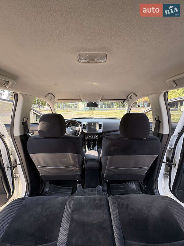 Позашляховик / Кросовер Mitsubishi Outlander XL 2010 в Запоріжжі