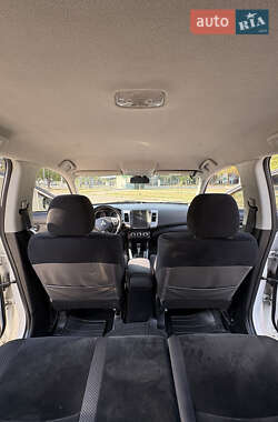Внедорожник / Кроссовер Mitsubishi Outlander XL 2010 в 