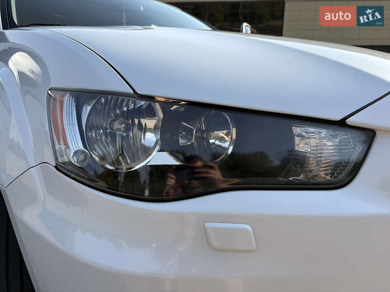 Позашляховик / Кросовер Mitsubishi Outlander XL 2010 в Запоріжжі