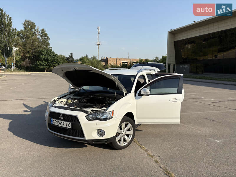 Позашляховик / Кросовер Mitsubishi Outlander XL 2010 в Запоріжжі