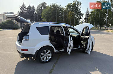 Внедорожник / Кроссовер Mitsubishi Outlander XL 2010 в 
