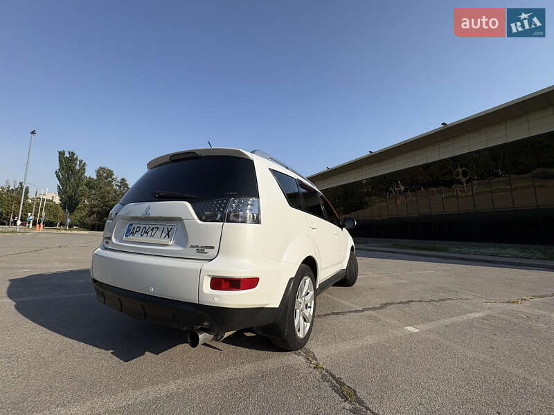 Позашляховик / Кросовер Mitsubishi Outlander XL 2010 в Запоріжжі