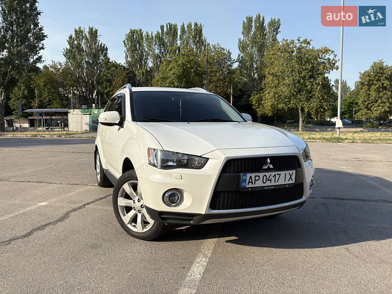 Позашляховик / Кросовер Mitsubishi Outlander XL 2010 в Запоріжжі