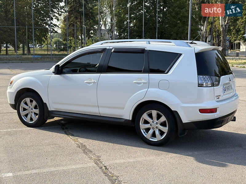 Позашляховик / Кросовер Mitsubishi Outlander XL 2010 в Запоріжжі