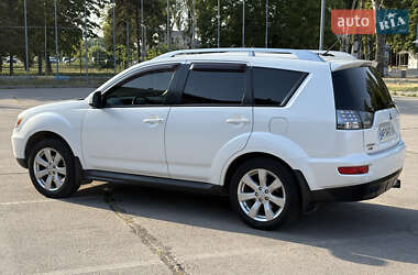 Внедорожник / Кроссовер Mitsubishi Outlander XL 2010 в 