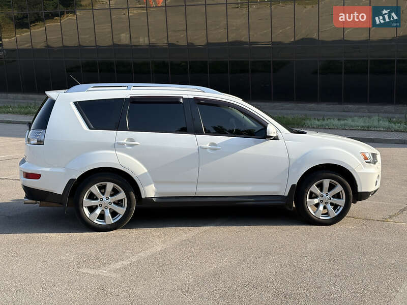 Позашляховик / Кросовер Mitsubishi Outlander XL 2010 в Запоріжжі