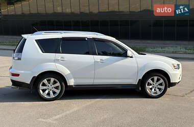 Внедорожник / Кроссовер Mitsubishi Outlander XL 2010 в 