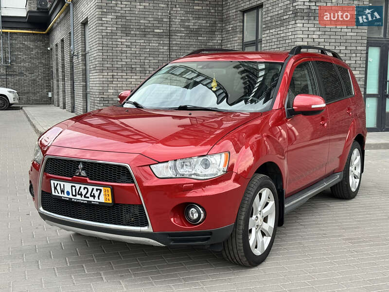 Внедорожник / Кроссовер Mitsubishi Outlander XL 2011 в 