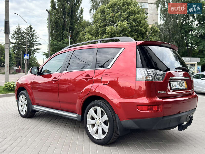 Позашляховик / Кросовер Mitsubishi Outlander XL 2011 в Житомирі