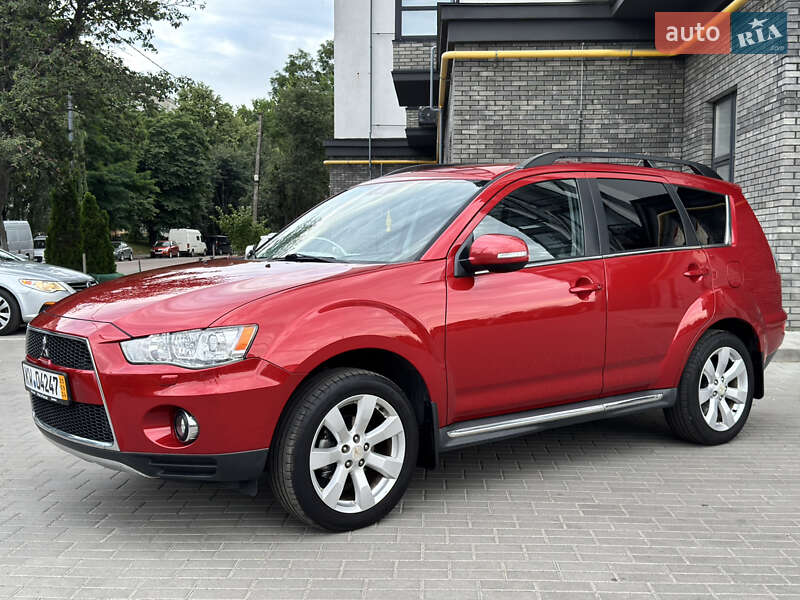 Позашляховик / Кросовер Mitsubishi Outlander XL 2011 в Житомирі