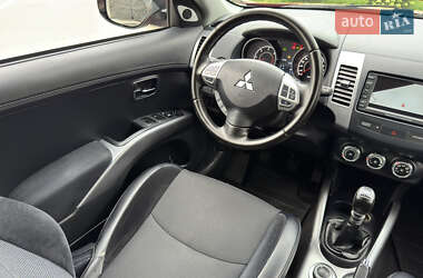 Внедорожник / Кроссовер Mitsubishi Outlander XL 2011 в 