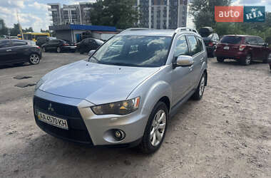 Позашляховик / Кросовер Mitsubishi Outlander XL 2010 в Києві