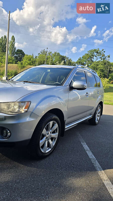 Позашляховик / Кросовер Mitsubishi Outlander XL 2010 в Вишгороді фото 2 Позашляховик / Кросовер Mitsubishi Outlander XL 2010 в Вишгороді
