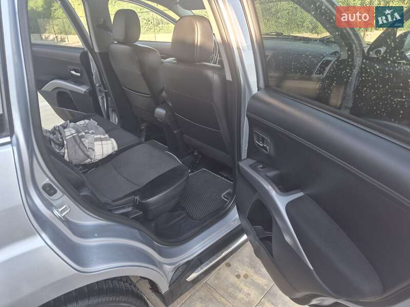 Внедорожник / Кроссовер Mitsubishi Outlander XL 2010 в Тернополе