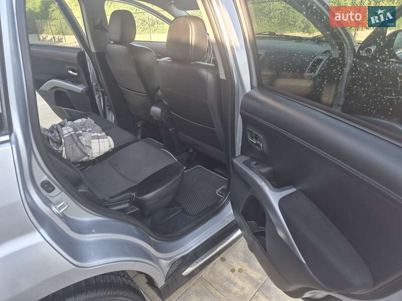 Внедорожник / Кроссовер Mitsubishi Outlander XL 2010 в Тернополе