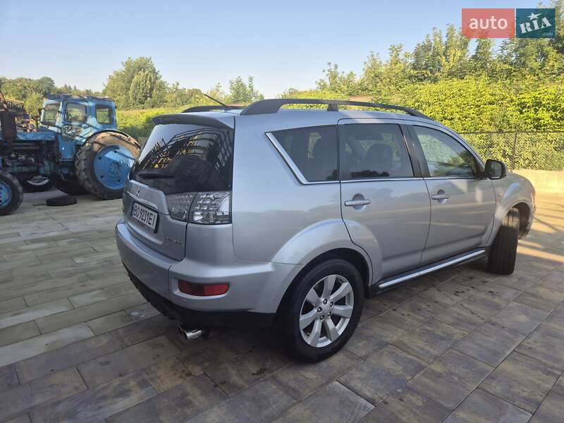 Внедорожник / Кроссовер Mitsubishi Outlander XL 2010 в Тернополе