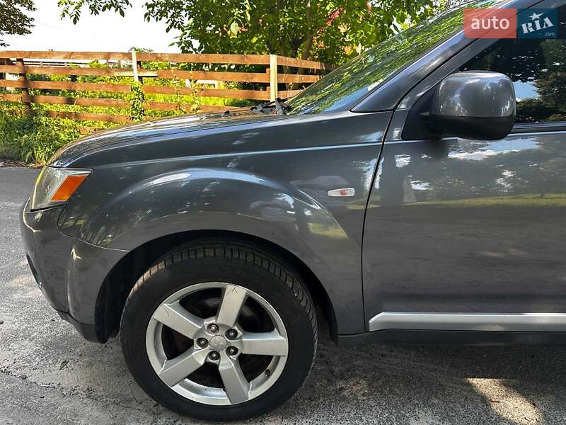 Внедорожник / Кроссовер Mitsubishi Outlander XL 2007 в Киеве