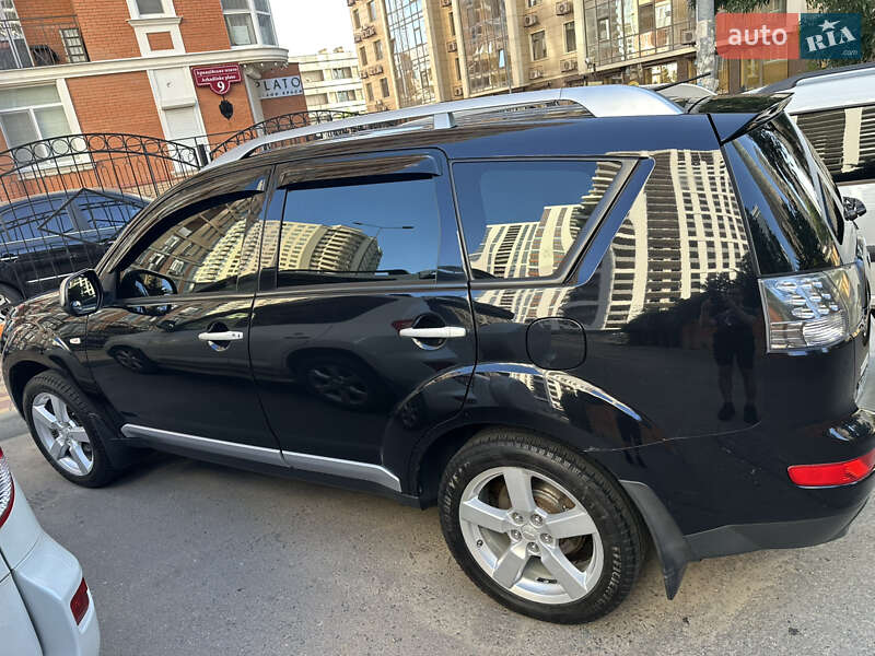 Внедорожник / Кроссовер Mitsubishi Outlander XL 2008 в Одессе