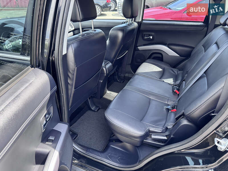 Внедорожник / Кроссовер Mitsubishi Outlander XL 2010 в Киеве