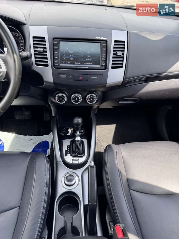 Внедорожник / Кроссовер Mitsubishi Outlander XL 2010 в Киеве