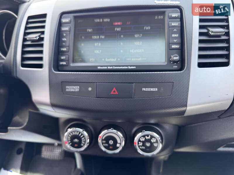 Внедорожник / Кроссовер Mitsubishi Outlander XL 2010 в Киеве