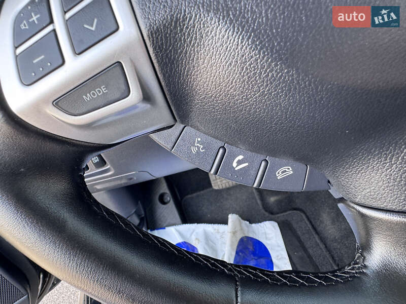 Внедорожник / Кроссовер Mitsubishi Outlander XL 2010 в Киеве