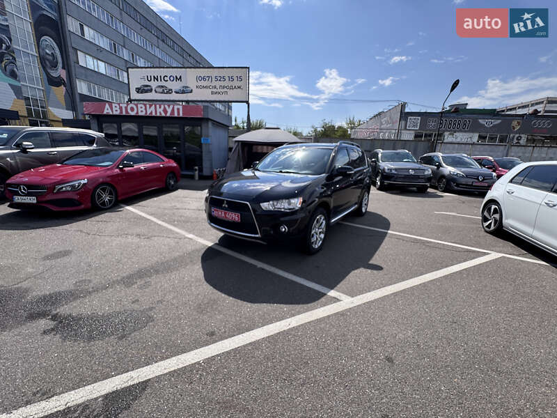 Внедорожник / Кроссовер Mitsubishi Outlander XL 2010 в Киеве