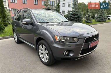 Mitsubishi Outlander XL 2011