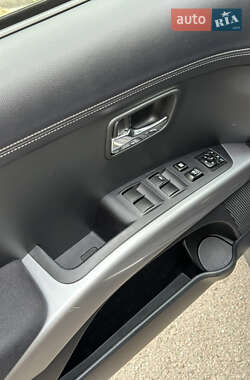 Внедорожник / Кроссовер Mitsubishi Outlander XL 2011 в 