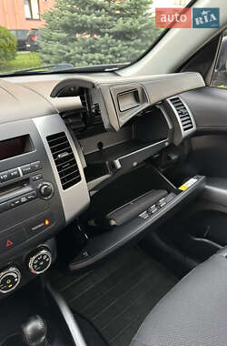 Внедорожник / Кроссовер Mitsubishi Outlander XL 2011 в 