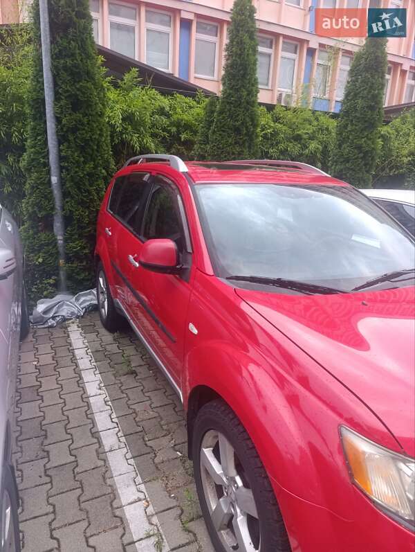 Внедорожник / Кроссовер Mitsubishi Outlander XL 2008 в Ужгороде