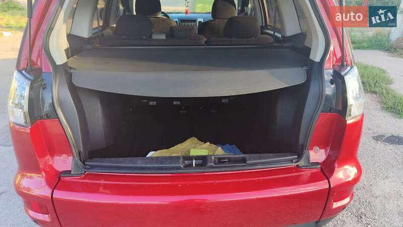 Внедорожник / Кроссовер Mitsubishi Outlander XL 2011 в Ивано-Франковске