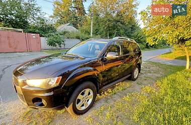 Позашляховик / Кросовер Mitsubishi Outlander XL 2010 в Києві